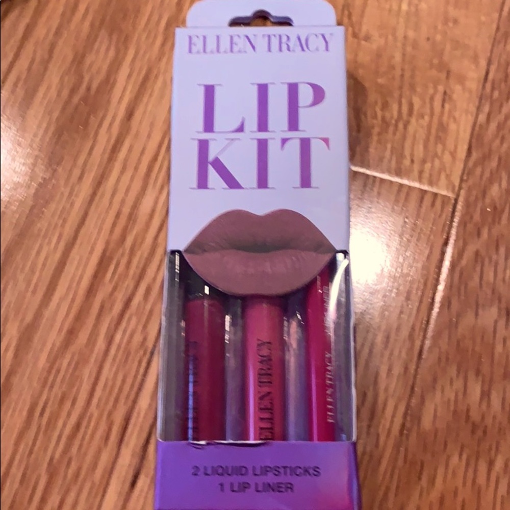 Ellen Tracy lip kit. NWT